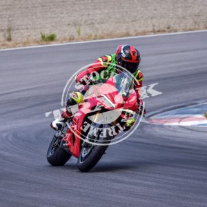 MOT_3054