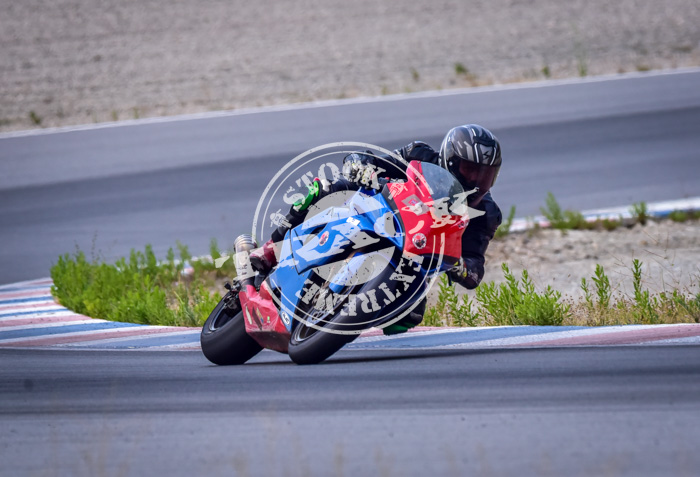 MOT_3413