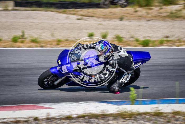 MOT_3894