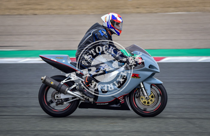 MOT_6833