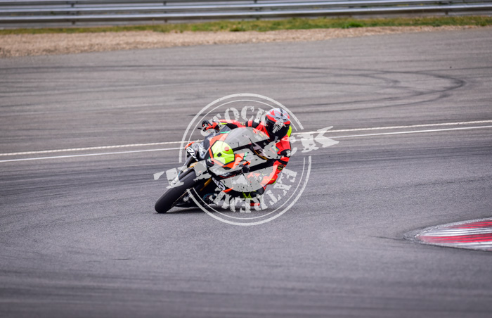 MOT_6943
